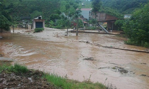 Cảnh báo lũ quét và sạt lở đất do bão số 2 ở vùng núi phía Bắc