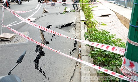 "Hố tử thần" xuất hiện trên đường phố Sài Gòn