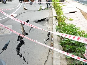 "Hố tử thần" xuất hiện trên đường phố Sài Gòn