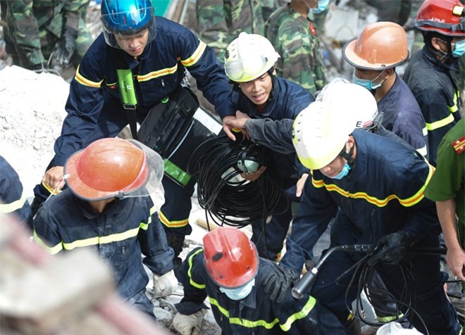 Sập nhà ở Hà Nội: Giám đốc Công an Hà Nội chỉ đạo việc tìm kiếm
