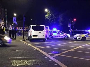 Tấn công bằng dao giữa thủ đô London, nhiều người thương vong