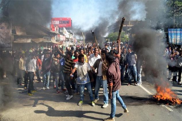 Ấn Độ: Xả súng kinh hoàng giữa chợ, ít nhất 12 người thiệt mạng