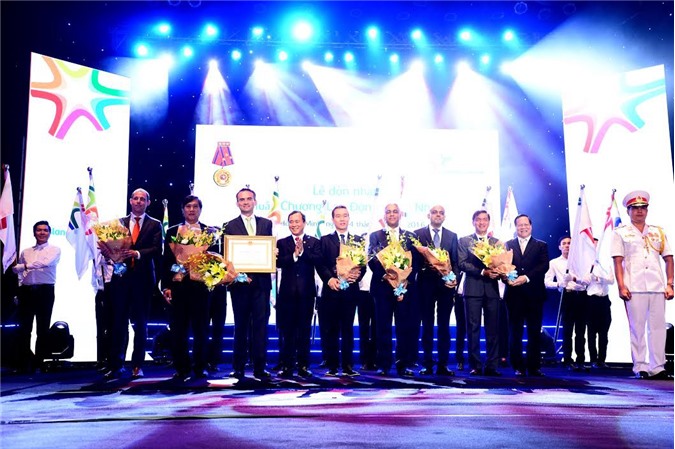 Frieslandcampina Việt Nam vinh dự đón nhận huân chương lao động hạng nhất 