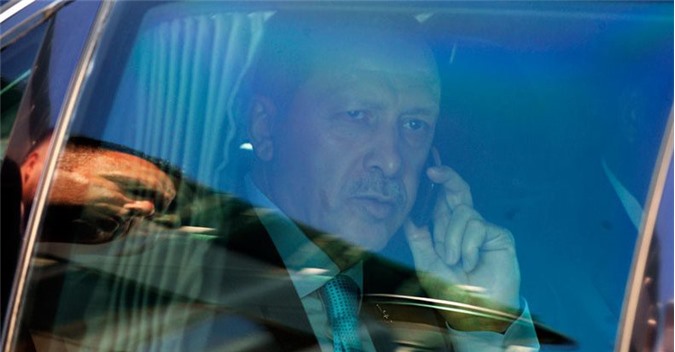 Lý do bất ngờ khiến ông Erdogan thoát chết trong vụ đảo chính