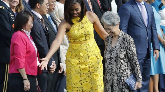 Phu nhân Thủ tướng Singapore dùng ví 11 USD khi thăm Mỹ vì lý do rất cảm động