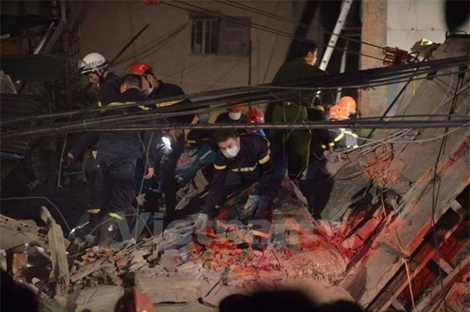 Vụ sập nhà 4 tầng: Lãnh đạo Hà Nội hỗ trợ gia đình nạn nhân