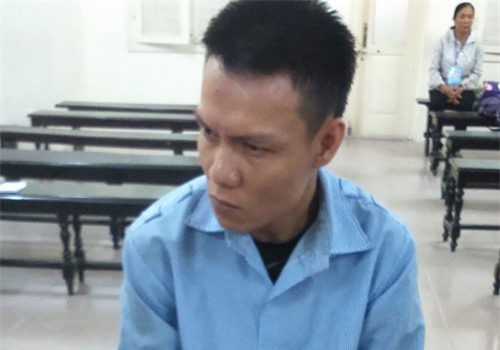 Bệnh nhân trốn viện, cầm gậy cướp xe SH của thiếu nữ