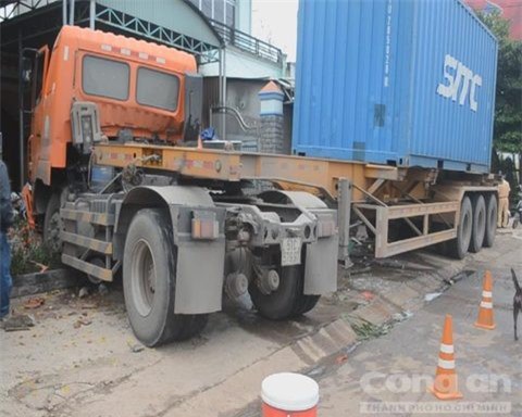 Tài xế ngủ gật, một người dân đứng trước nhà bị tông chết