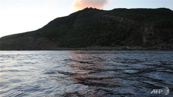 Tàu Trung Quốc lượn lờ Senkaku, Nhật lập tức triệu hồi đại sứ 