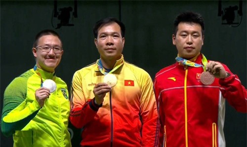 Hoàng Xuân Vinh đạt huy chương vàng Olympic từng 2 lần mồ côi mẹ