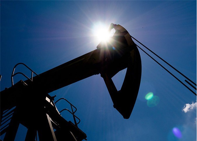 Vì sao Saudi Arabia giảm giá dầu ở châu Á, trái ngược với Nga?