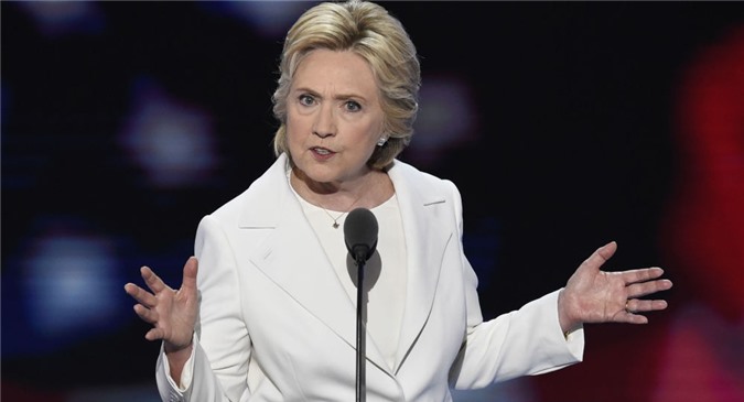 Bà Clinton bị chỉ kích vì video về quan hệ của Trump với ông Putin