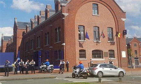 Dùng mã tấu tấn công, chém 2 nữ cảnh sát trọng thương ở Bỉ