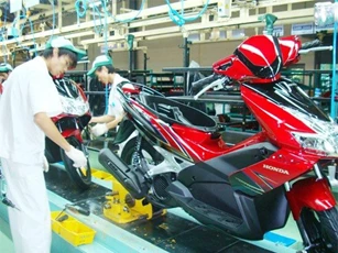 Honda mang về 3 tỷ USD từ bán xe máy cho người Việt