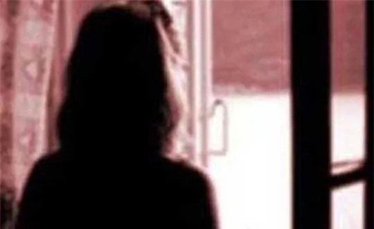 Kết hôn với em trai người yêu, cô gái bị thiêu sống