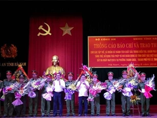 Khen thưởng các đơn vị phá vụ án giám đốc bị bắn chết ở Hà Nam