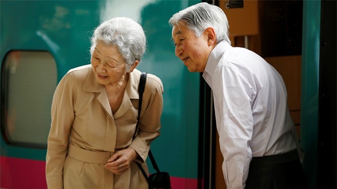 Nhật hoàng Akihito công khai tỏ ý muốn thoái vị 