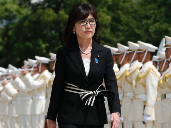 Nữ Bộ trưởng Inada chỉ thị bắn hạ bất kì vật gì hướng về Nhật Bản