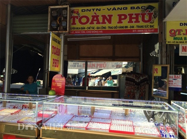 Thanh niên táo tợn cướp vàng giữa chợ ở Quảng Trị