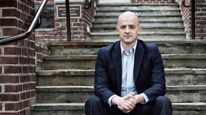 Cựu đặc vụ CIA ra tranh cử tổng thống Mỹ, quyết đánh bại Clinton và Trump