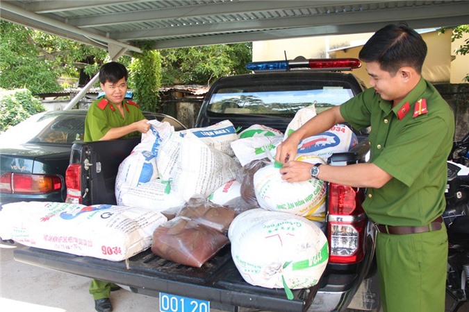15 bao tải huyết heo hôi thối "ngậm hàn the" bị bắt giữ