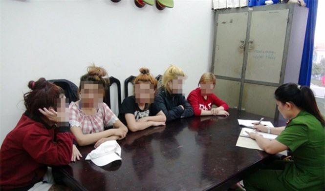 Giải cứu 5 em gái khỏi “động” massage kích dục