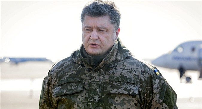 Tổng thống Ukraine ra lệnh quân đội sẵn sàng chiến đấu