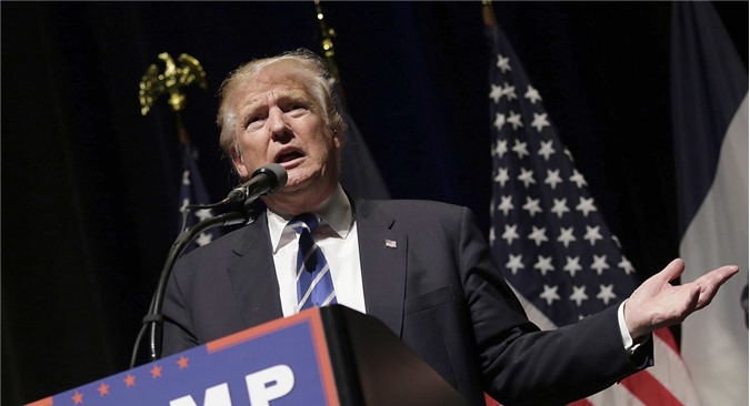 Trump: Obama và Clinton "đẻ ra IS"