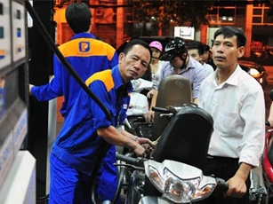 6 tháng, xăng dầu mang về cho Petrolimex gần 1.600 tỷ đồng