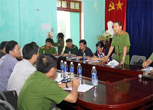 Công an rà soát từng ôtô để bắt kẻ gây ra vụ thảm sát ở Lào Cai