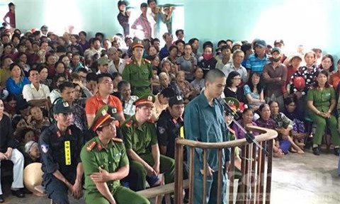 Người dân vỗ tay khi tòa tuyên án tử hình kẻ bắt cóc, sát hại bé trai 11 tuổi