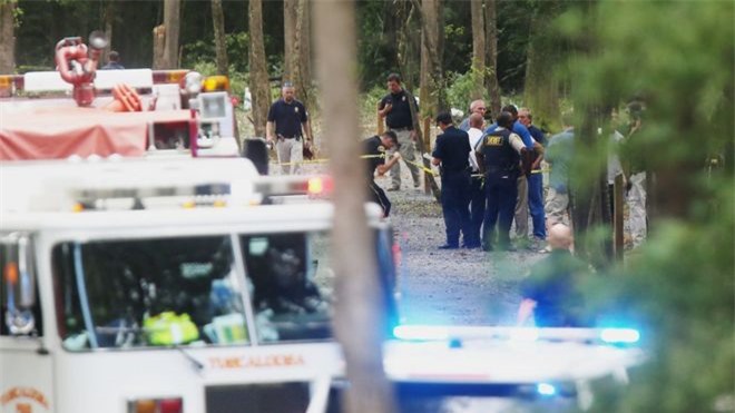 Mỹ: Máy bay đâm vào cây rồi bốc cháy, 3 cặp vợ chồng tử nạn