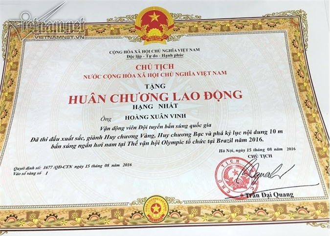 Chủ tịch nước tặng Huân chương Lao động hạng Nhất cho Hoàng Xuân Vinh