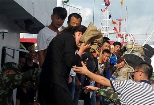 Cô gái Trung Quốc sống sót kì diệu sau 38 giờ trôi dạt trên biển