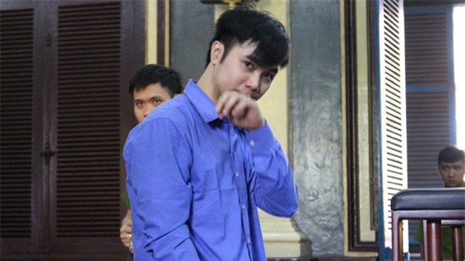 Gã thanh niên siết cổ người yêu cướp tài sản