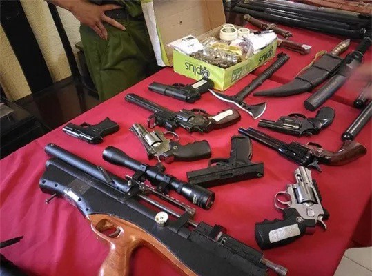 Hà Nội: Bắt nhóm giết người tàng trữ kho vũ khí "khủng"