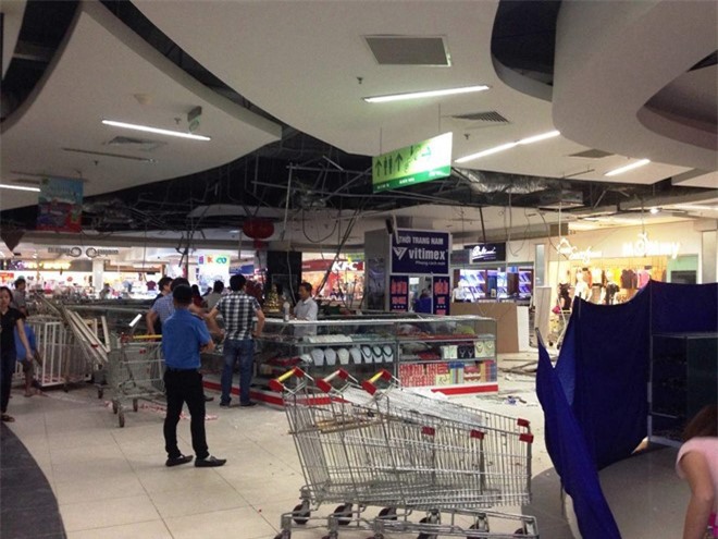 Sập trần thạch cao siêu thị Big C, khách hàng hoảng hốt bỏ chạy