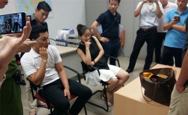 Tiết lộ kế hoạch buôn vàng táo tợn của tiếp viên Vietnam Airlines