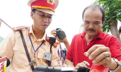 Uống 2 cốc bia bị phạt 17 triệu đồng, tước GPLX