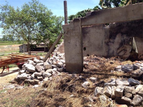 Bàng hoàng thi thể nam sinh 17 tuổi chết cháy trên gác chứa rơm