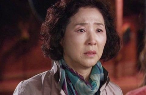 Đêm tân hôn chết lặng vì cái tát như trời giáng của mẹ chồng