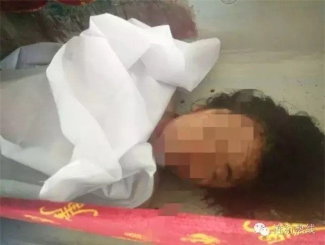 Cô gái lên xe của bạn học cũ, chết tức tưởi vì bị cưỡng hiếp