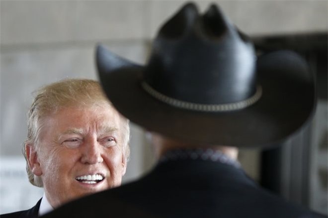 Trump thản nhiên nói cảnh sát Mỹ bắn chết người da màu là hợp lý