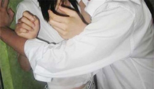 Mẹ bắt quả tang con gái 14 tuổi vào nhà nghỉ "tâm sự" với bạn trai