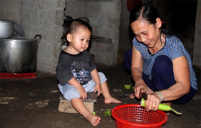 Nhọc nhằn cuộc sống của 4 chị em không còn cả cha lẫn mẹ