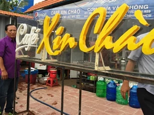 Quán cà phê Xin Chào bị cưỡng chế cắt điện, nước