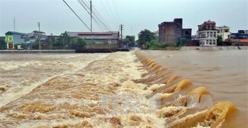 Tin khẩn cấp: Lũ sông Thao lên hơn 32m ở mức báo động 3 