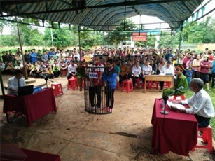 Bị tát vào mặt, vợ và em vợ cầm dao chém chồng trọng thương