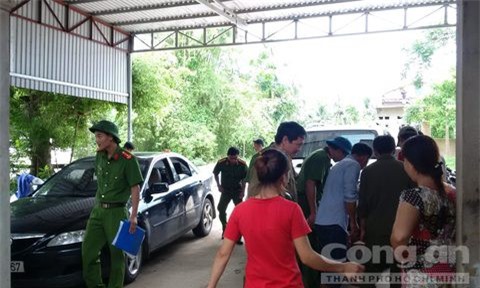 Các tay anh chị cho đàn em truy sát chủ xe vì dám "phản chủ"