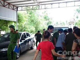 Các tay anh chị cho đàn em truy sát chủ xe vì dám "phản chủ"